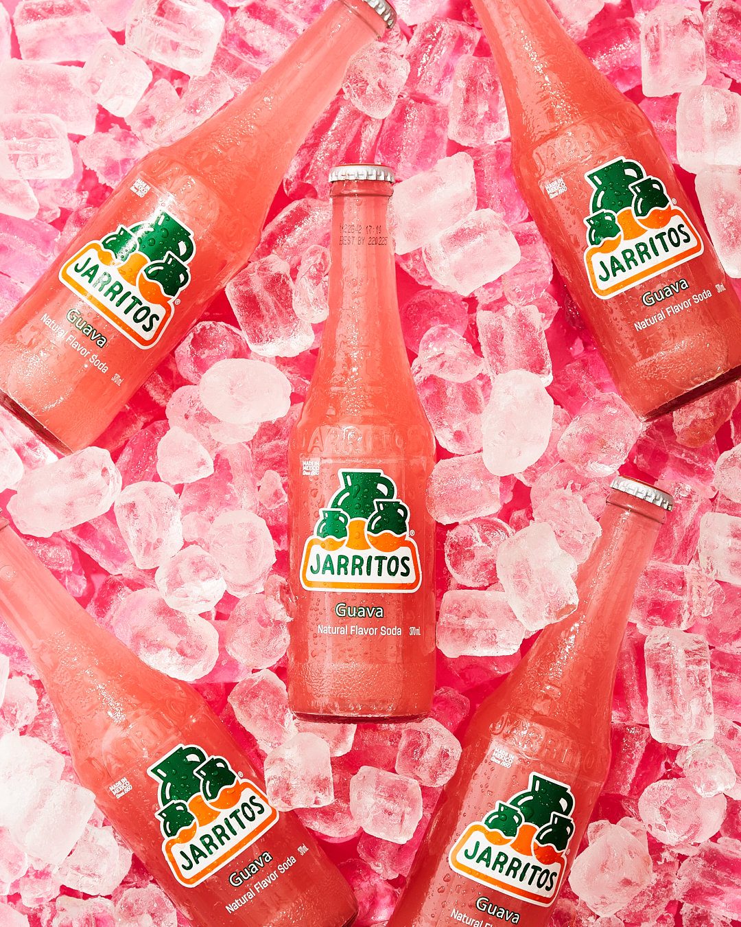 Jarritos sodavand i pink på knust is
